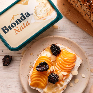 Toast de Nata Bionda y durazno asado